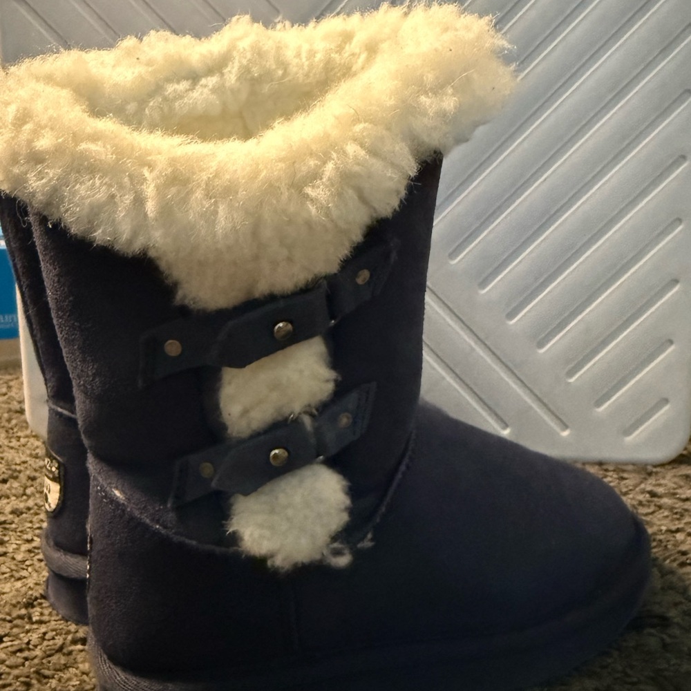Cozy Navy Boots with White Fur Lining
